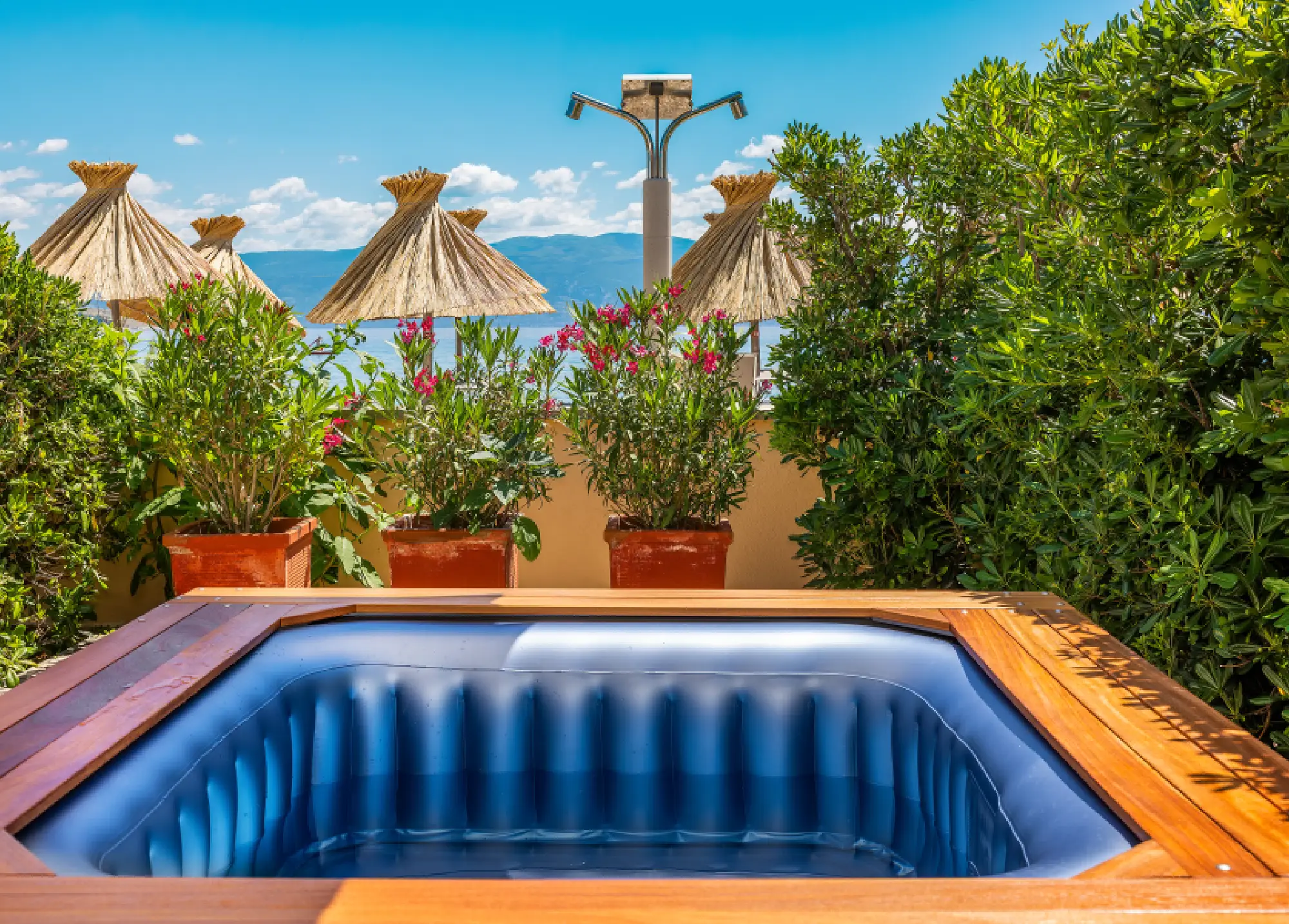 Pool Studio s privatnom terasom i pogledom na more